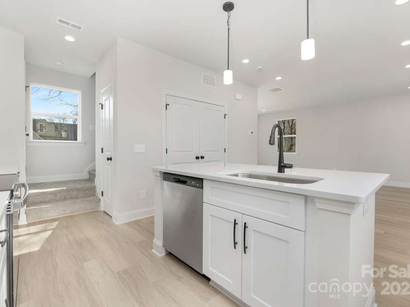 6323 Carver Boulevard, Charlotte, NC 28269.  MLS# CAR4280970, YatesRealty ID 25957. 