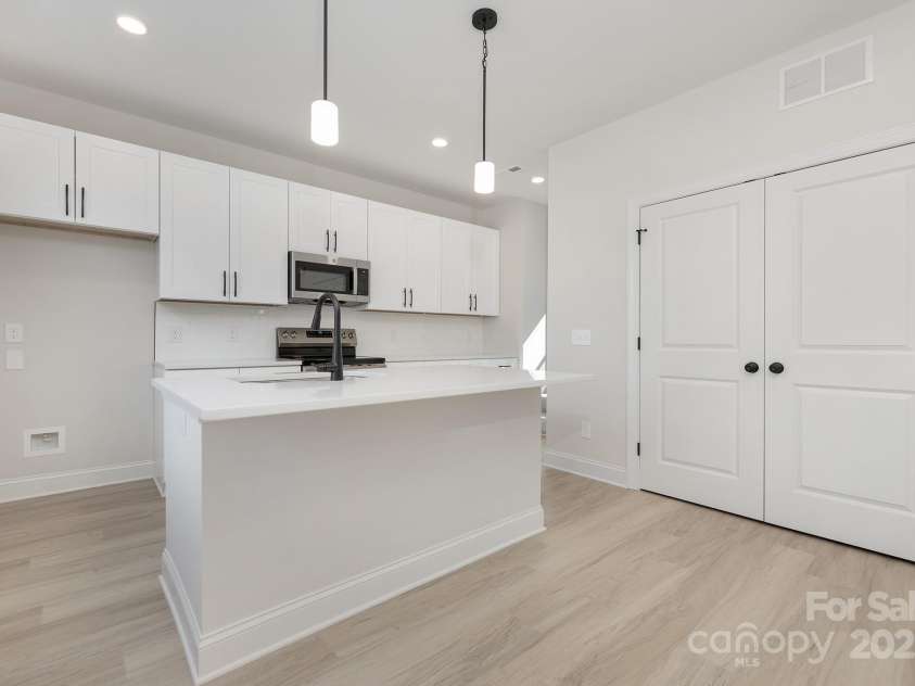 6323 Carver Boulevard, Charlotte, NC 28269.  MLS# CAR4280970, YatesRealty ID 25957. 