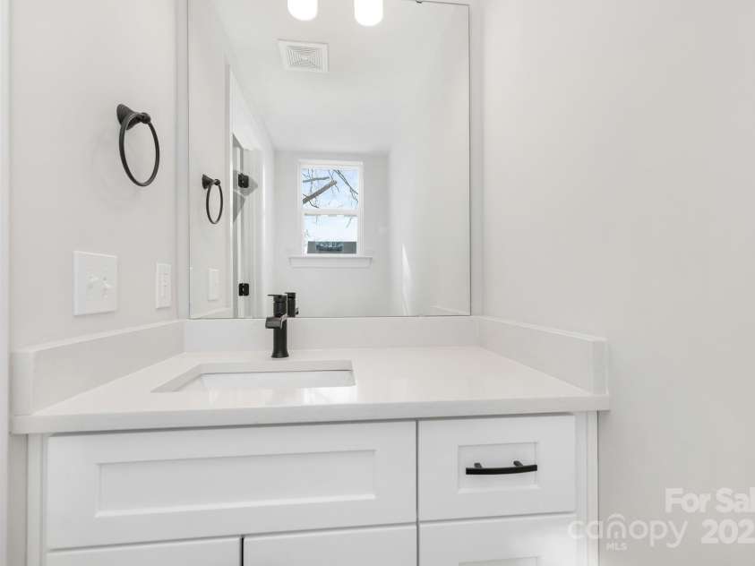 6323 Carver Boulevard, Charlotte, NC 28269.  MLS# CAR4280970, YatesRealty ID 25957. 