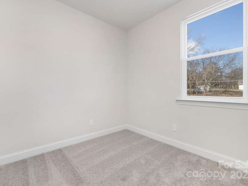 6323 Carver Boulevard, Charlotte, NC 28269.  MLS# CAR4280970, YatesRealty ID 25957. 