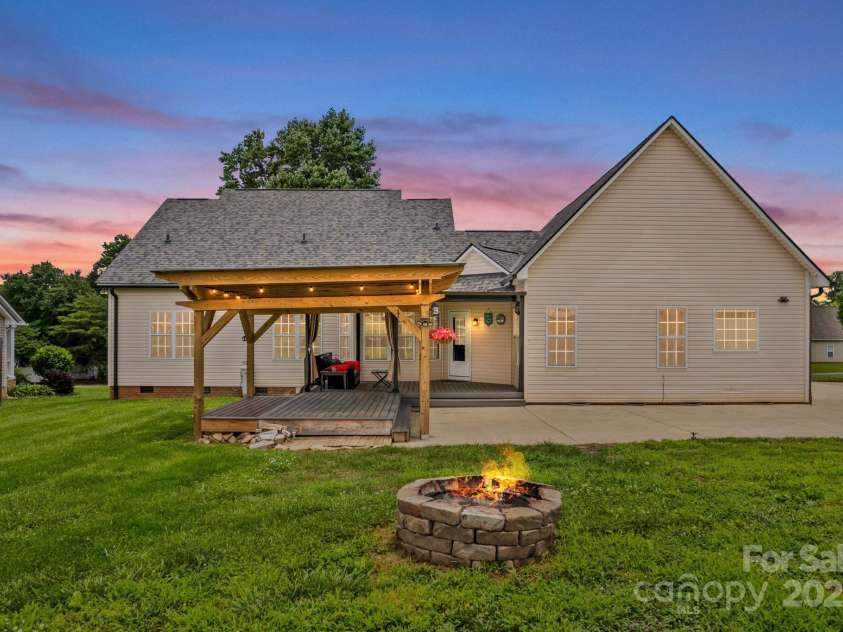 159 Forest Abbey Lane, China Grove, NC 28023.  MLS# CAR4270384, YatesRealty ID 25959. 