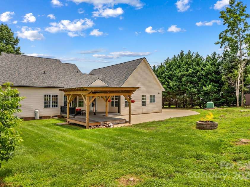 159 Forest Abbey Lane, China Grove, NC 28023.  MLS# CAR4270384, YatesRealty ID 25959. 