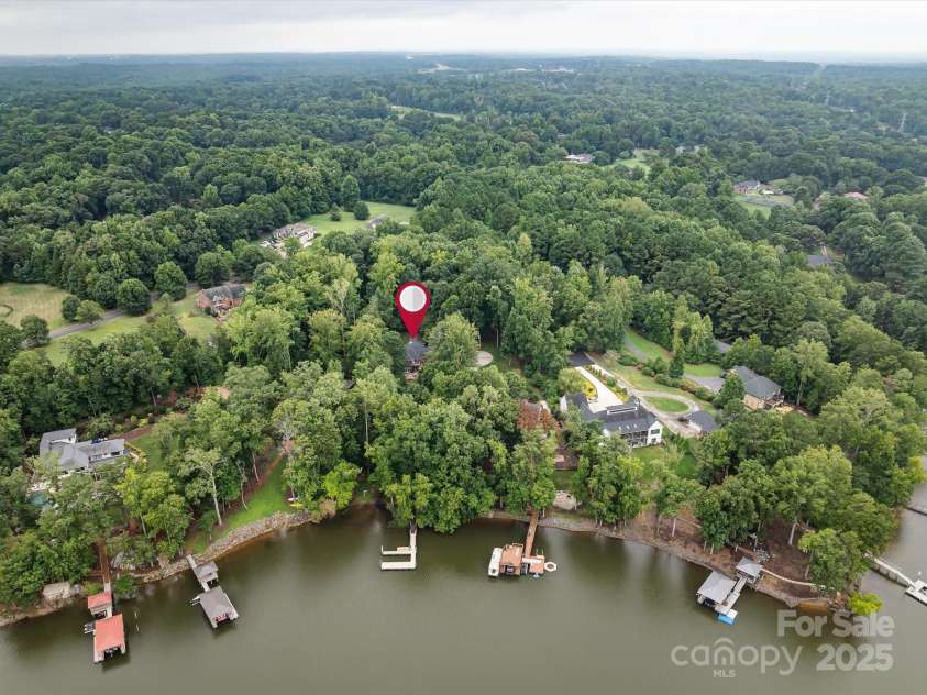 11902 Mountain Crest Circle, Charlotte, NC 28216.  MLS# CAR4286743, YatesRealty ID 2596. 