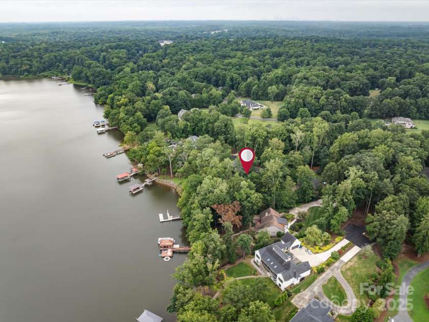 11902 Mountain Crest Circle, Charlotte, NC 28216.  MLS# CAR4286743, YatesRealty ID 2596. 