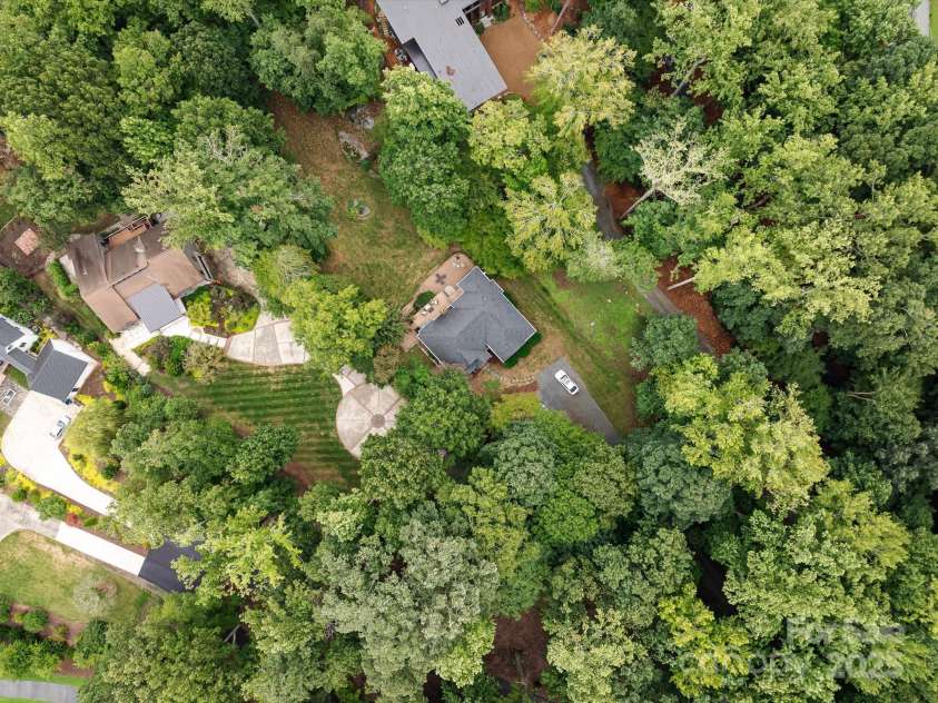 11902 Mountain Crest Circle, Charlotte, NC 28216.  MLS# CAR4286743, YatesRealty ID 2596. 