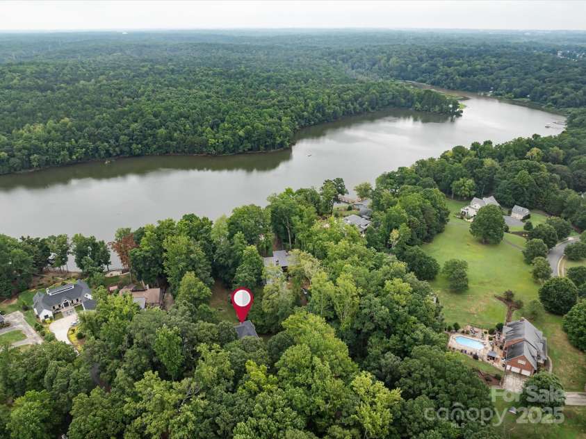 11902 Mountain Crest Circle, Charlotte, NC 28216.  MLS# CAR4286743, YatesRealty ID 2596. 