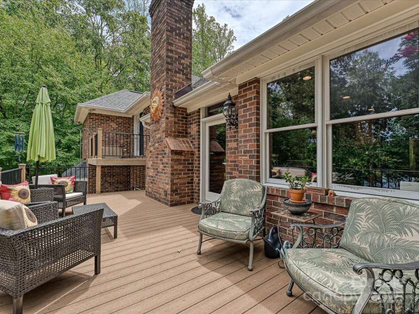 11902 Mountain Crest Circle, Charlotte, NC 28216.  MLS# CAR4286743, YatesRealty ID 2596. Deck