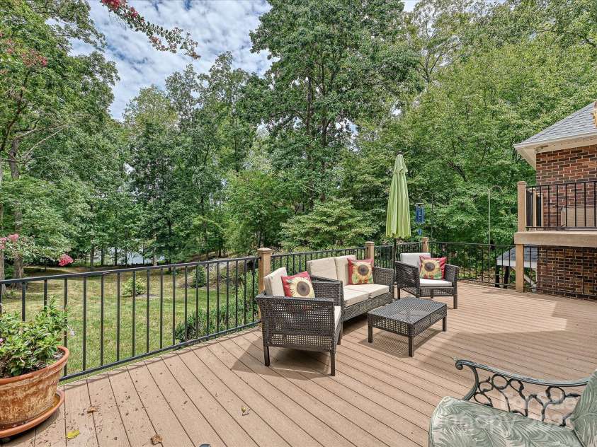 11902 Mountain Crest Circle, Charlotte, NC 28216.  MLS# CAR4286743, YatesRealty ID 2596. Deck