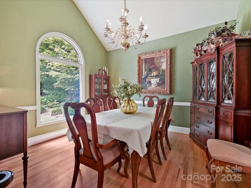 11902 Mountain Crest Circle, Charlotte, NC 28216.  MLS# CAR4286743, YatesRealty ID 2596. Dining room