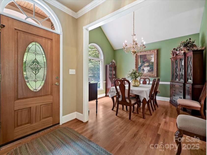 11902 Mountain Crest Circle, Charlotte, NC 28216.  MLS# CAR4286743, YatesRealty ID 2596. Foyer