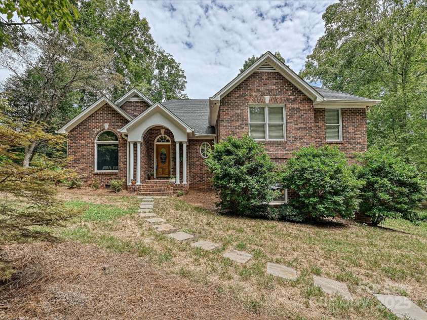 11902 Mountain Crest Circle, Charlotte, NC 28216.  MLS# CAR4286743, YatesRealty ID 2596. Front of home
