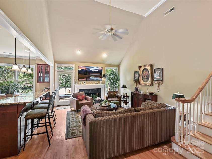 11902 Mountain Crest Circle, Charlotte, NC 28216.  MLS# CAR4286743, YatesRealty ID 2596. Greatroom 