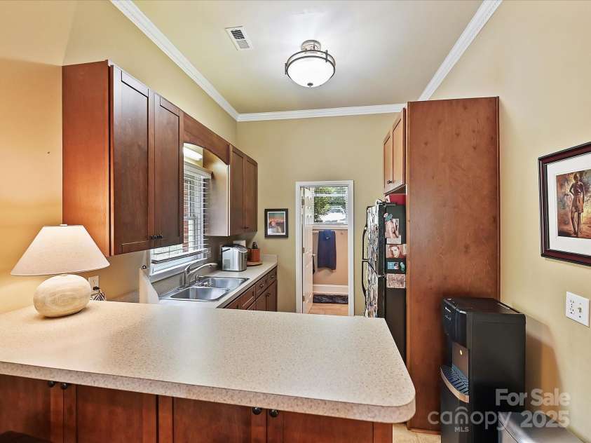 11902 Mountain Crest Circle, Charlotte, NC 28216.  MLS# CAR4286743, YatesRealty ID 2596. Kitchen in rec room