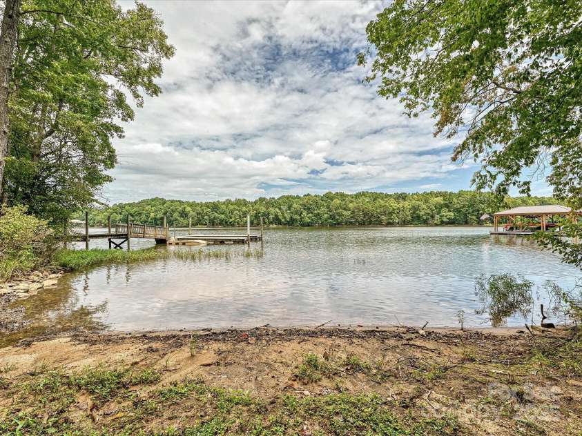 11902 Mountain Crest Circle, Charlotte, NC 28216.  MLS# CAR4286743, YatesRealty ID 2596. Lake beach and boat slip