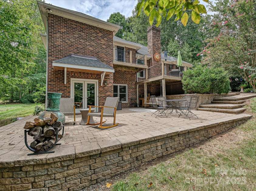 11902 Mountain Crest Circle, Charlotte, NC 28216.  MLS# CAR4286743, YatesRealty ID 2596. Patio