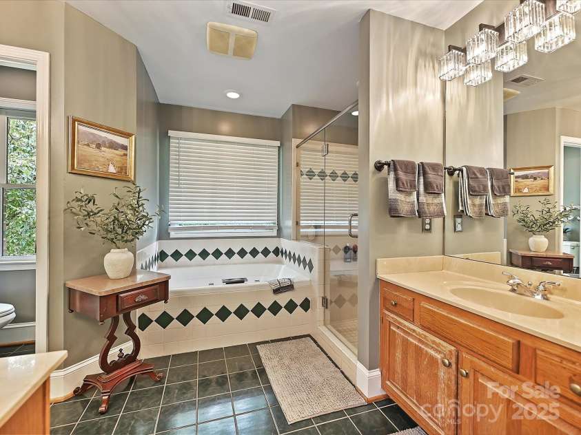 11902 Mountain Crest Circle, Charlotte, NC 28216.  MLS# CAR4286743, YatesRealty ID 2596. Primary Bathroom