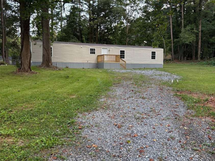 114 Woodberry Drive, Cherryville, NC 28021.  MLS# CAR4277690, YatesRealty ID 25960. 