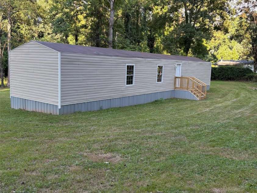 114 Woodberry Drive, Cherryville, NC 28021.  MLS# CAR4277690, YatesRealty ID 25960. 