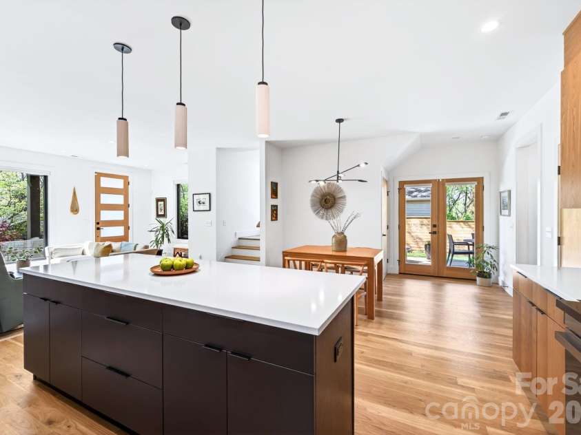 39 Boyd Avenue, Asheville, NC 28806.  MLS# CAR4372521, YatesRealty ID 25960. Ideal for Entertaining