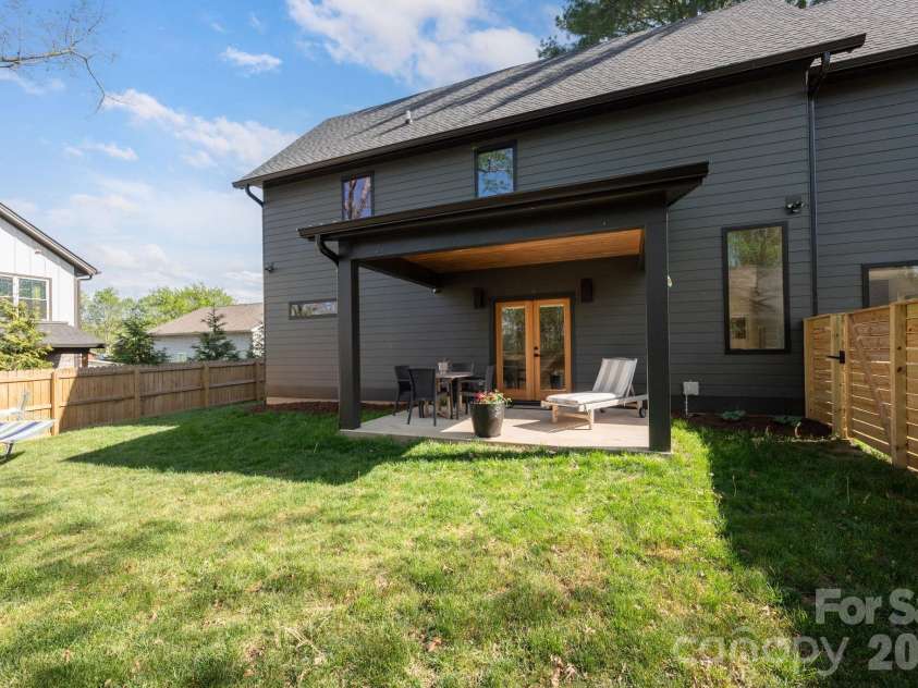 39 Boyd Avenue, Asheville, NC 28806.  MLS# CAR4372521, YatesRealty ID 25960. Level Yard