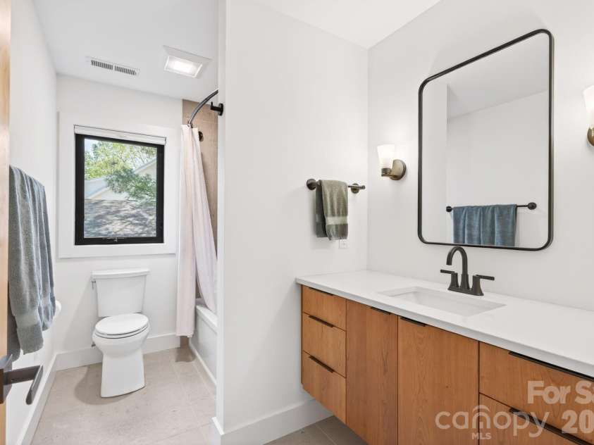 39 Boyd Avenue, Asheville, NC 28806.  MLS# CAR4372521, YatesRealty ID 25960. Modern Touches in Second Full Bathroom