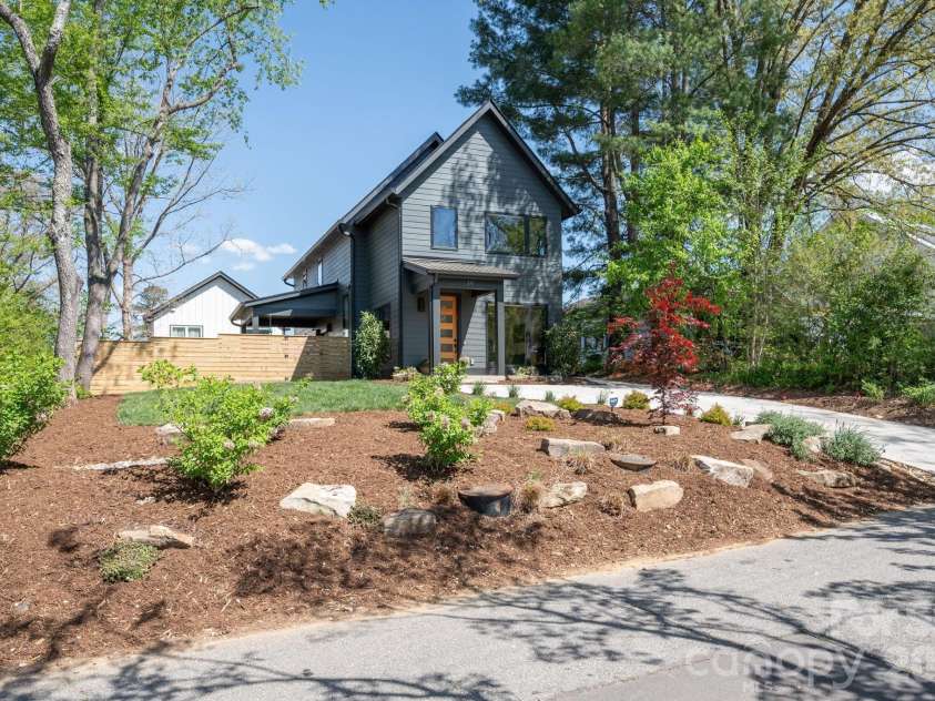 39 Boyd Avenue, Asheville, NC 28806.  MLS# CAR4372521, YatesRealty ID 25960. Native Landscaping
