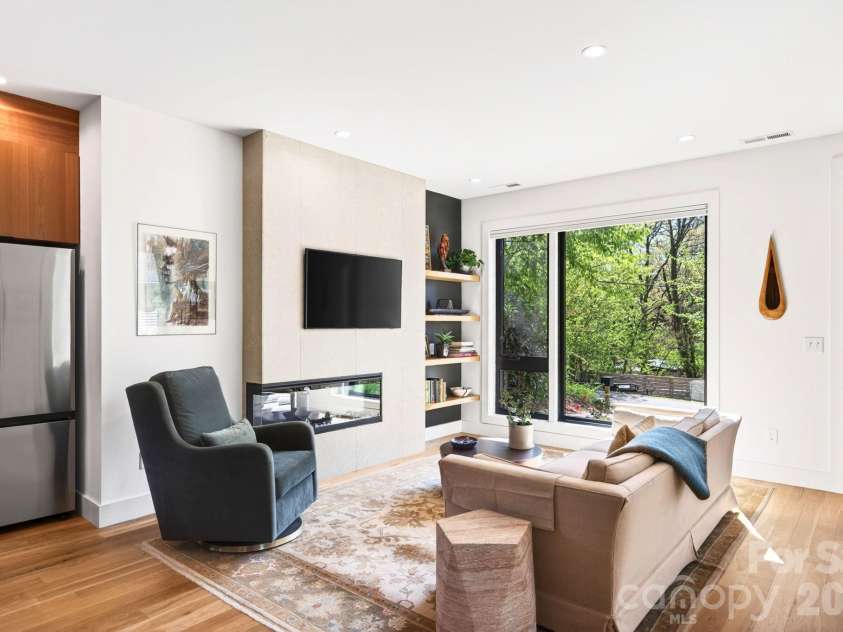 39 Boyd Avenue, Asheville, NC 28806.  MLS# CAR4372521, YatesRealty ID 25960. Picture Window with motorized blinds on a timer
