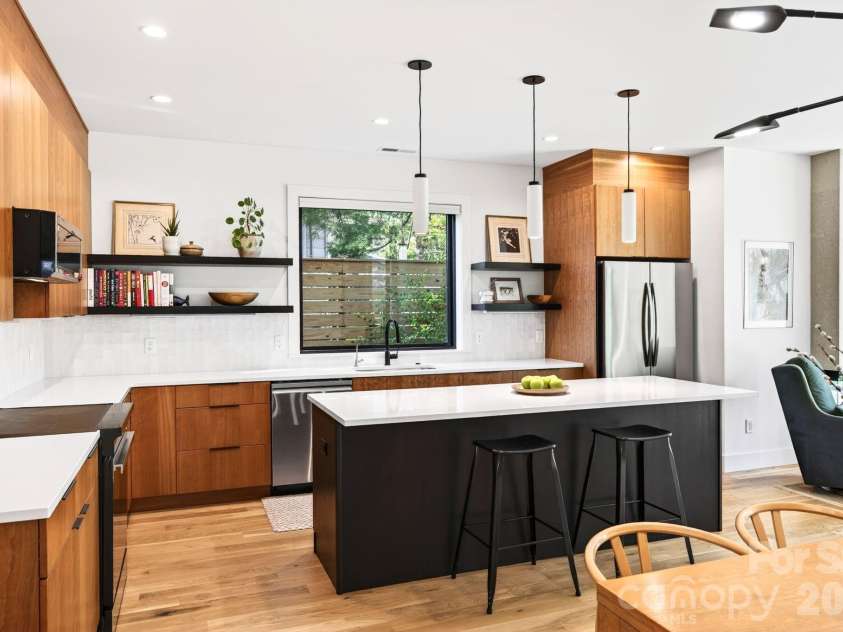 39 Boyd Avenue, Asheville, NC 28806.  MLS# CAR4372521, YatesRealty ID 25960. Quartz Counters