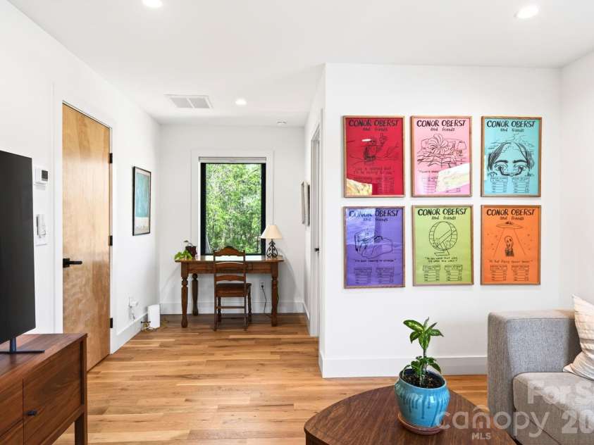 39 Boyd Avenue, Asheville, NC 28806.  MLS# CAR4372521, YatesRealty ID 25960. Space for Desk/ Make Up Vanity