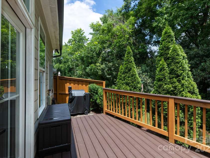 5907 Barrowlands Court, Charlotte, NC 28210.  MLS# CAR4278251, YatesRealty ID 25961. 
