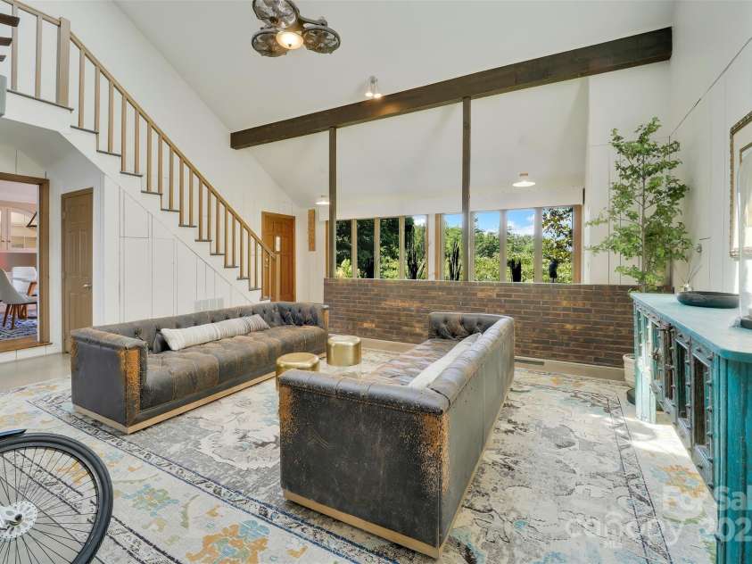 100 Ballantree Drive, Asheville, NC 28803.  MLS# CAR4277967, YatesRealty ID 25963. 