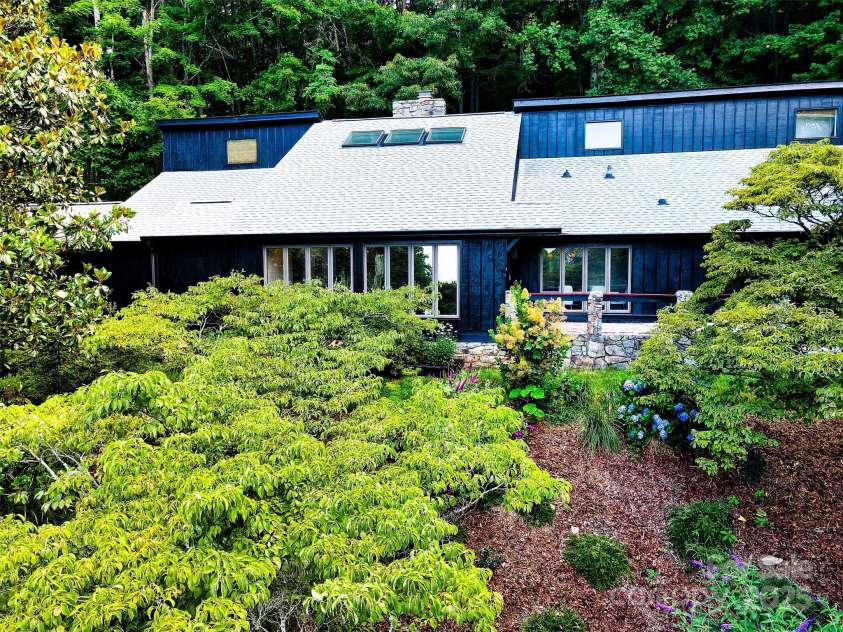 100 Ballantree Drive, Asheville, NC 28803.  MLS# CAR4277967, YatesRealty ID 25963. 