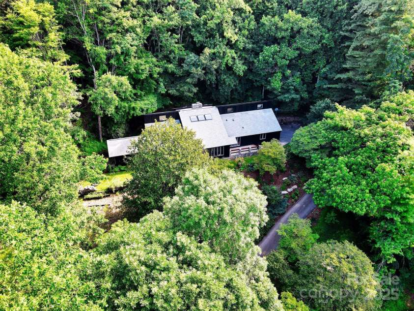 100 Ballantree Drive, Asheville, NC 28803.  MLS# CAR4277967, YatesRealty ID 25963. 