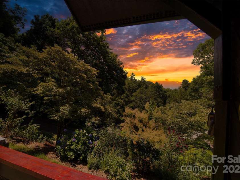 100 Ballantree Drive, Asheville, NC 28803.  MLS# CAR4277967, YatesRealty ID 25963. 