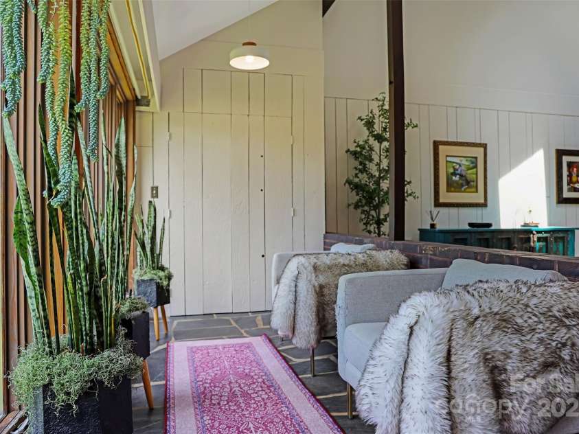 100 Ballantree Drive, Asheville, NC 28803.  MLS# CAR4277967, YatesRealty ID 25963. Entryway Foyer