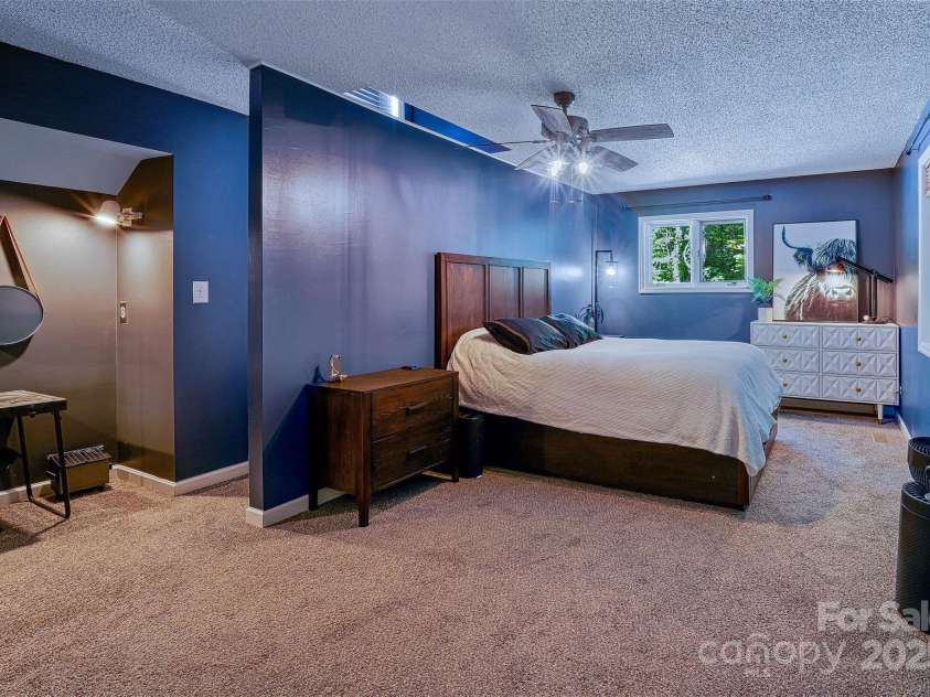 100 Ballantree Drive, Asheville, NC 28803.  MLS# CAR4277967, YatesRealty ID 25963. Primary Suite