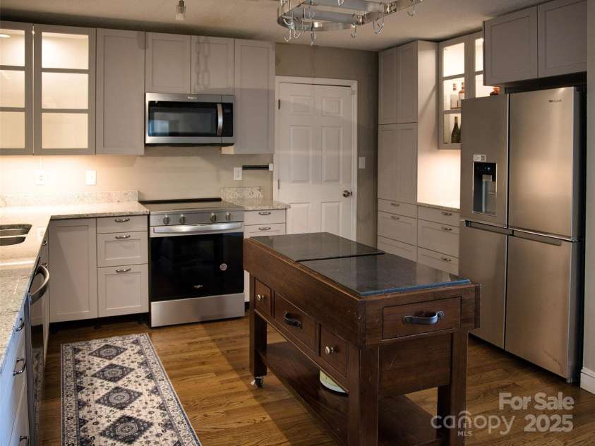 100 Ballantree Drive, Asheville, NC 28803.  MLS# CAR4277967, YatesRealty ID 25963. Updated Kitchen (2025) w/Garage Access