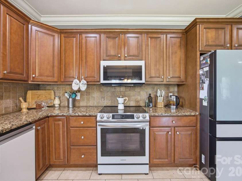 104 Castle Pines Lane, Statesville, NC 28625.  MLS# CAR4367535, YatesRealty ID 25963. 
