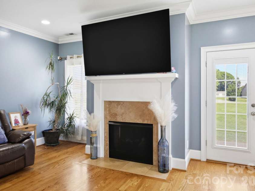 104 Castle Pines Lane, Statesville, NC 28625.  MLS# CAR4367535, YatesRealty ID 25963. 