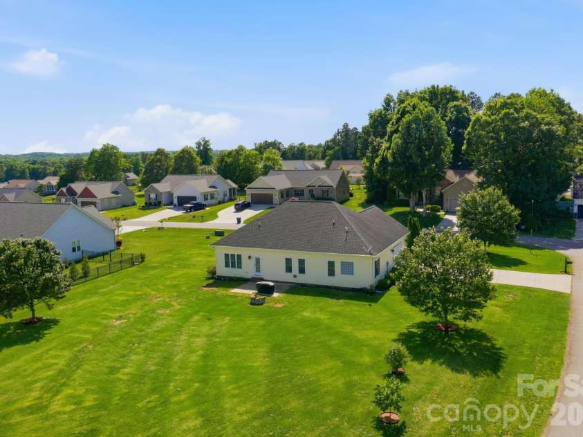 104 Castle Pines Lane, Statesville, NC 28625.  MLS# CAR4367535, YatesRealty ID 25963. 