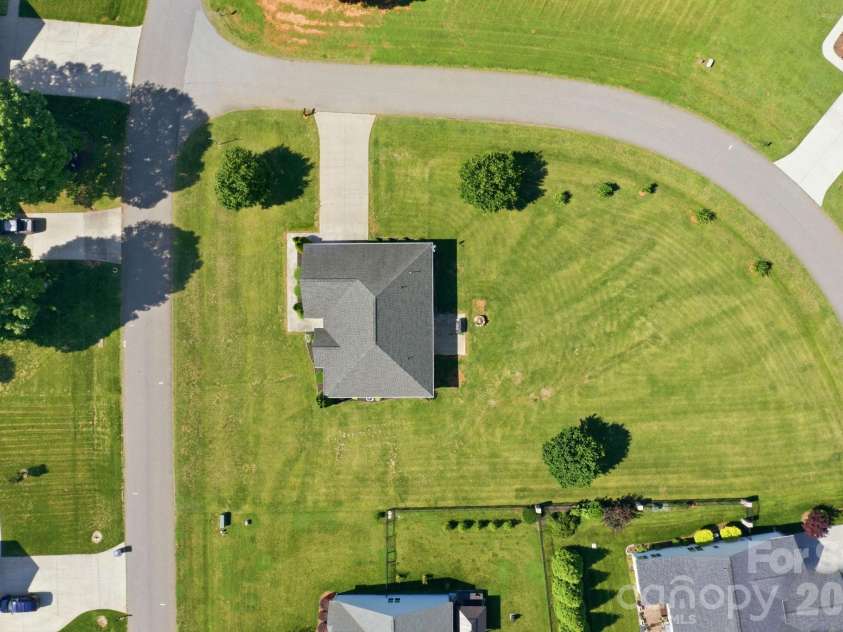 104 Castle Pines Lane, Statesville, NC 28625.  MLS# CAR4367535, YatesRealty ID 25963. 