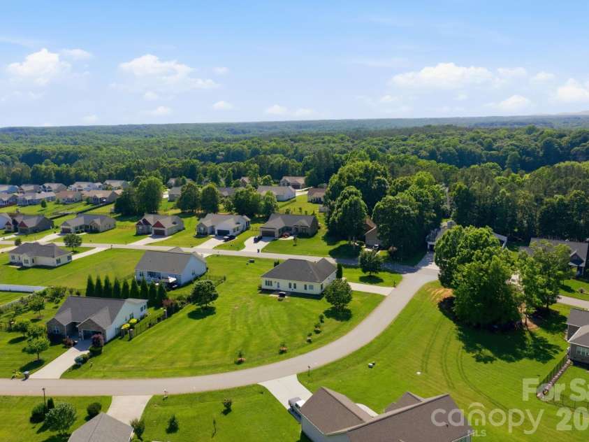 104 Castle Pines Lane, Statesville, NC 28625.  MLS# CAR4367535, YatesRealty ID 25963. 