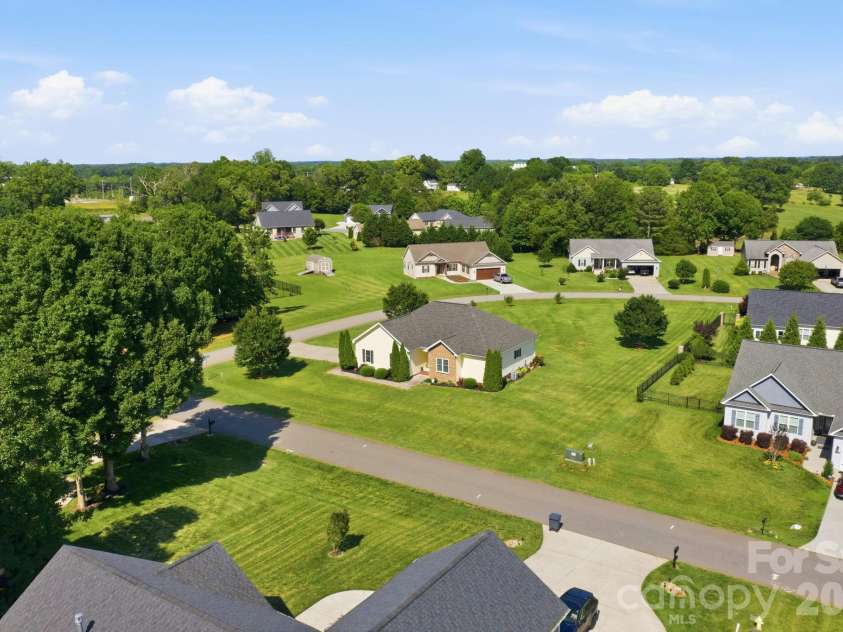 104 Castle Pines Lane, Statesville, NC 28625.  MLS# CAR4367535, YatesRealty ID 25963. 
