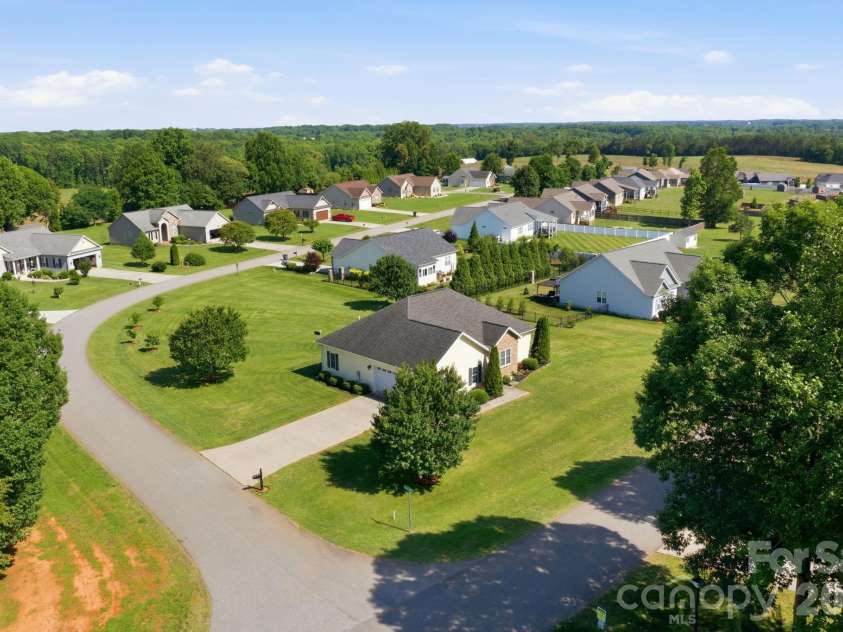 104 Castle Pines Lane, Statesville, NC 28625.  MLS# CAR4367535, YatesRealty ID 25963. 