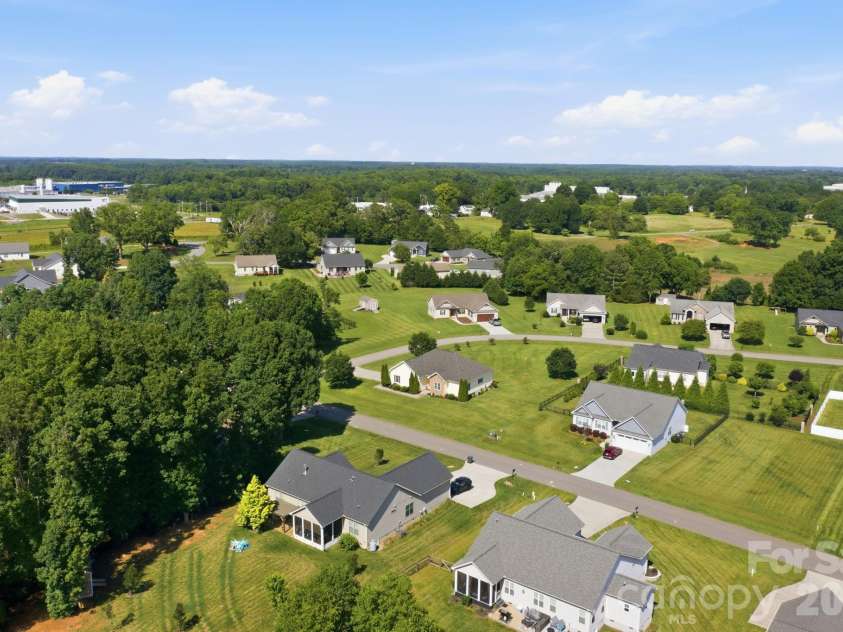 104 Castle Pines Lane, Statesville, NC 28625.  MLS# CAR4367535, YatesRealty ID 25963. 