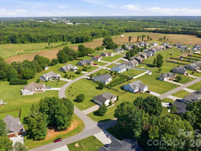 104 Castle Pines Lane, Statesville, NC 28625.  MLS# CAR4367535, YatesRealty ID 25963. 