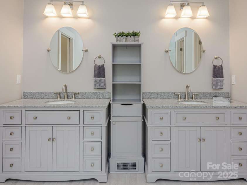 62 Sharp Road, Black Mountain, NC 28711.  MLS# CAR4277339, YatesRealty ID 25964. 