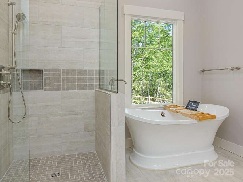 62 Sharp Road, Black Mountain, NC 28711.  MLS# CAR4277339, YatesRealty ID 25964. 