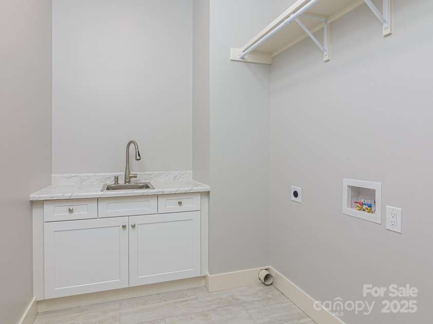 62 Sharp Road, Black Mountain, NC 28711.  MLS# CAR4277339, YatesRealty ID 25964. 