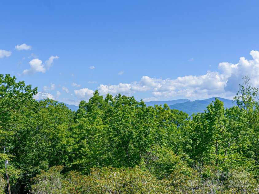 62 Sharp Road, Black Mountain, NC 28711.  MLS# CAR4277339, YatesRealty ID 25964. 